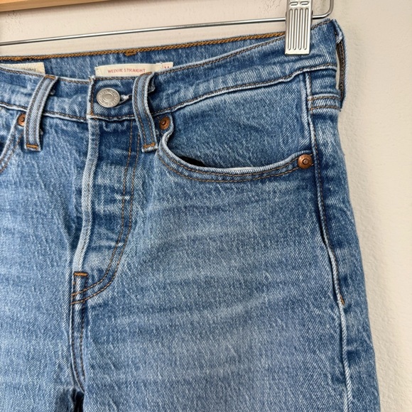 Levi’s Wedgie Straight Leg Denim Medium Wash Mid Rise Classic Western Size 24 - Picture 2 of 12